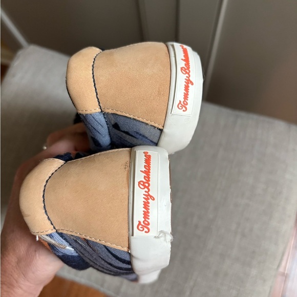 Tommy Bahama Cove Island Blue Navy Floral canvas Sneaker Size 9. Never worn - Picture 5 of 8